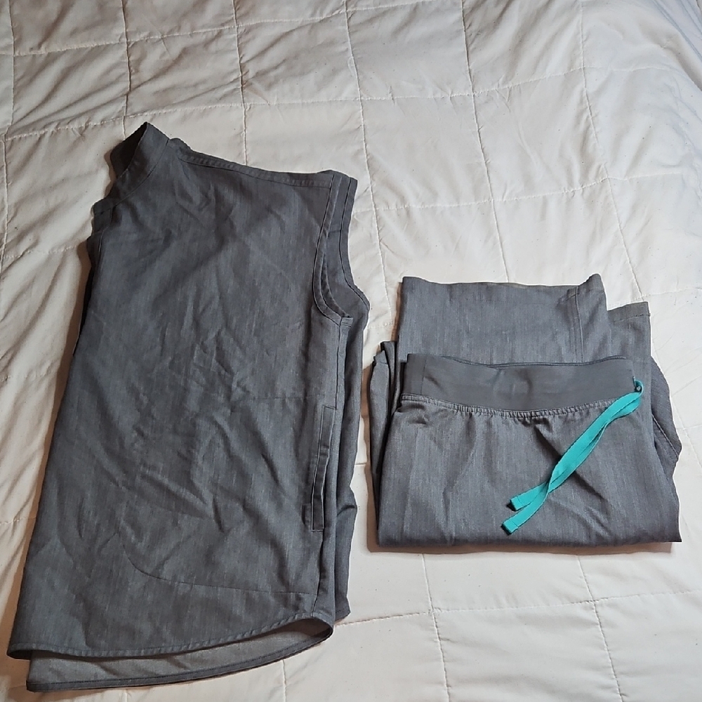 Figs Women's Scrub Set in Gray XL / XL-T